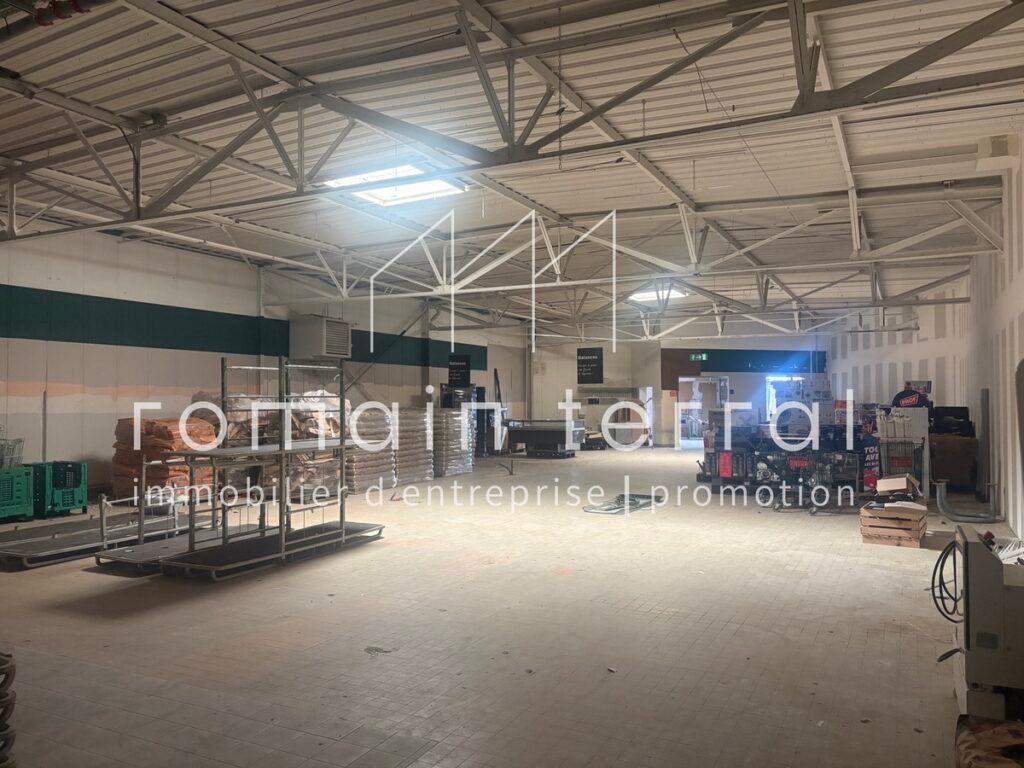 Local commercial 400 m² à louer à Limoges – vue d’ensemble de la surface de vente
